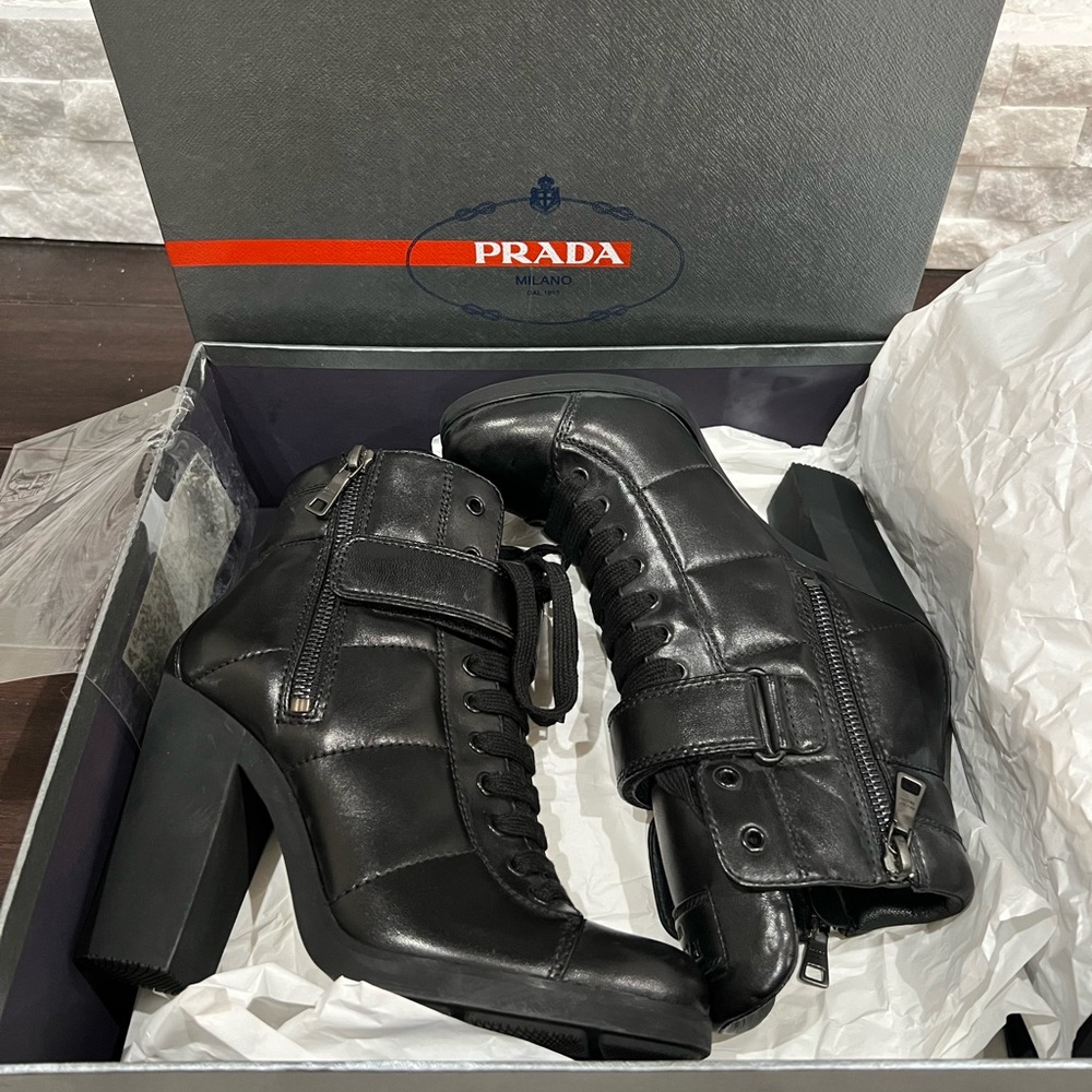 Authentic worn once Prada Calzature Donna Nappa Nero boots